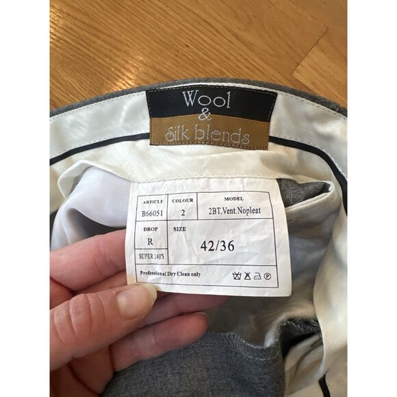 Bertolini Grey Wool & Silk Blends Suit - Picture 4 of 11